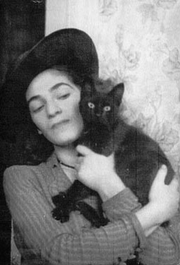 Самуэлла Фингарет с кошкой. Фотография
