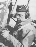 Антуан де Сент-Экзюпери за штурвалом самолёта. Фотография