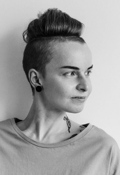 Аня Леонова