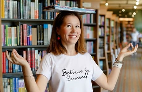 «Смотреть не только глазами, но и сердцем»: Ольга Фадеева о работе писателя-иллюстратора, вдохновляющей деревне и искусственном интеллекте