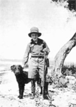 Джеральд с любимым псом Роджером. Корфу, 1935 г. Фотография