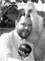 Дж.Даррелл и страус-альбинос. Австралия, 1962 г. Фотография